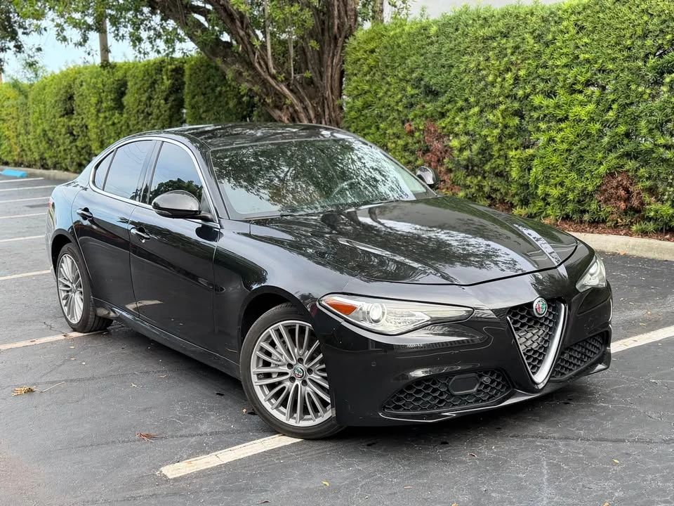2017 Alfa Romeo Giulia - Image 19 of 20