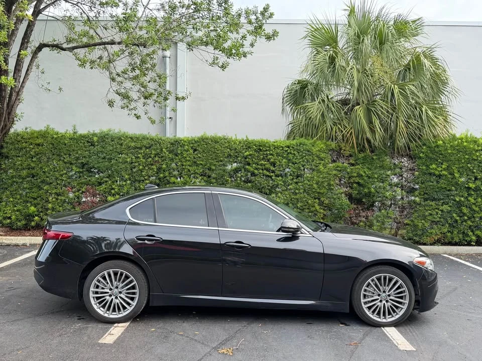 2017 Alfa Romeo Giulia - Image 6 of 20