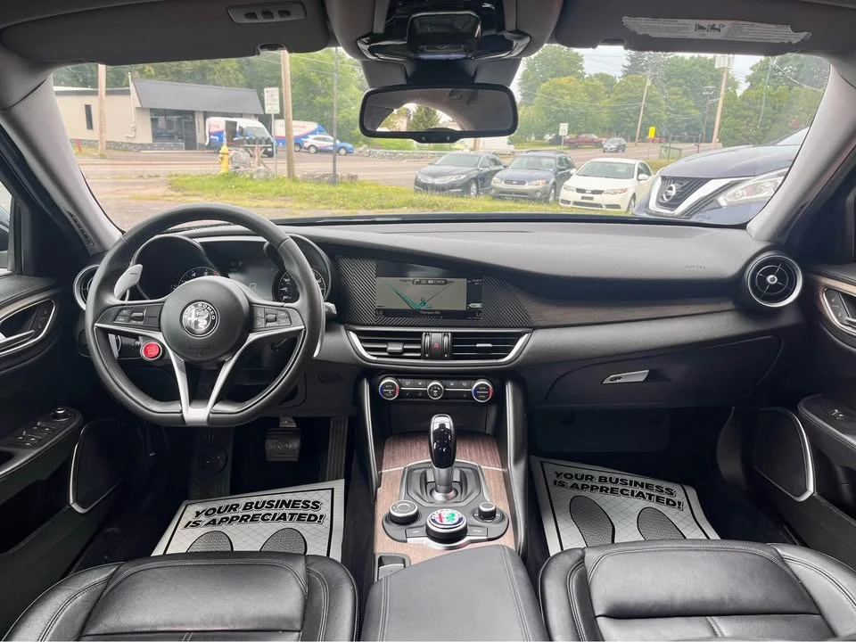 2017 Alfa Romeo Giulia - Image 8 of 10