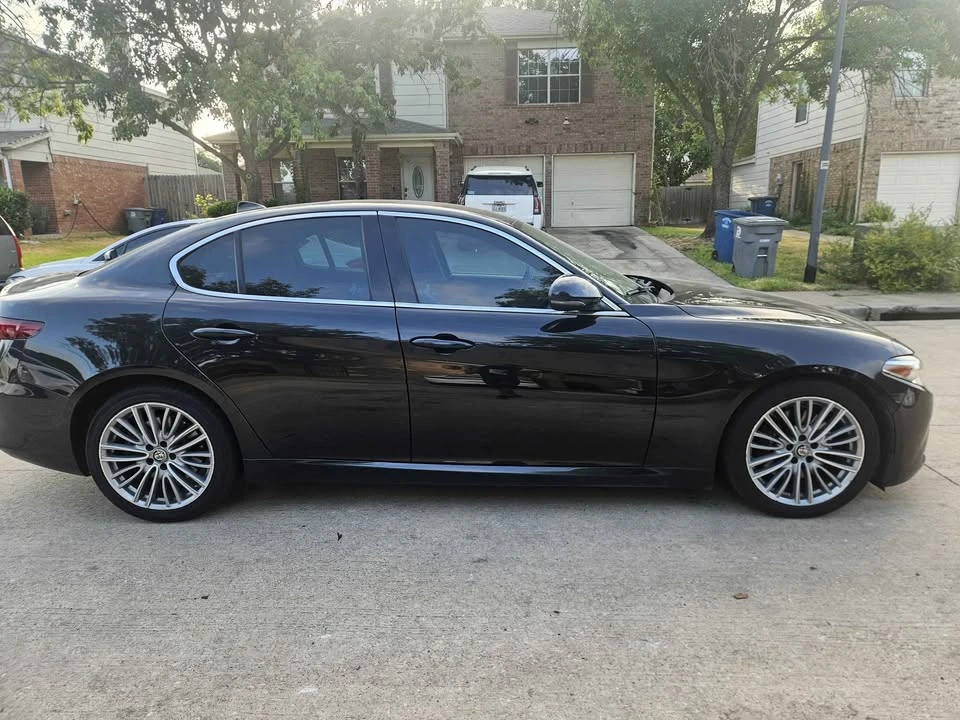 2017 Alfa Romeo Giulia - Image 5 of 11
