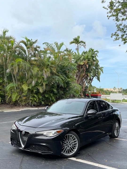 2017 Alfa Romeo Giulia - Image 16 of 20