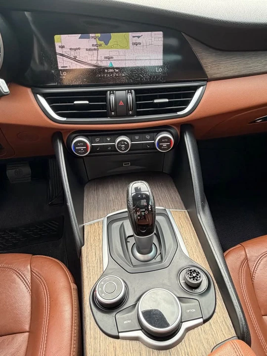 2017 Alfa Romeo Giulia - Image 9 of 20