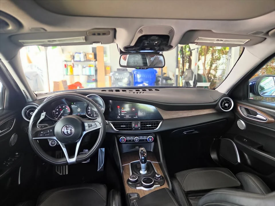 2017 Alfa Romeo Giulia - Image 11 of 13