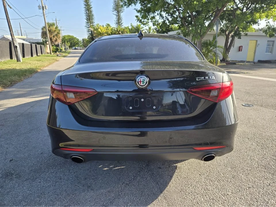 2017 Alfa Romeo Giulia - Image 5 of 11