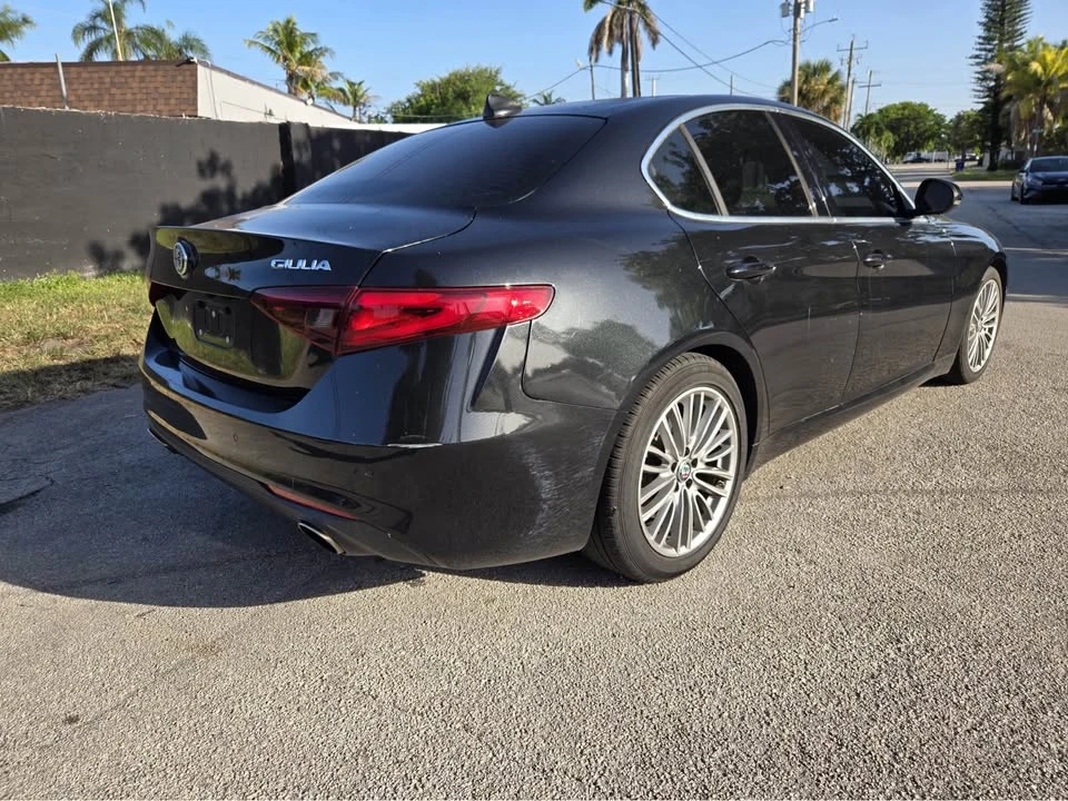 2017 Alfa Romeo Giulia - Image 3 of 11