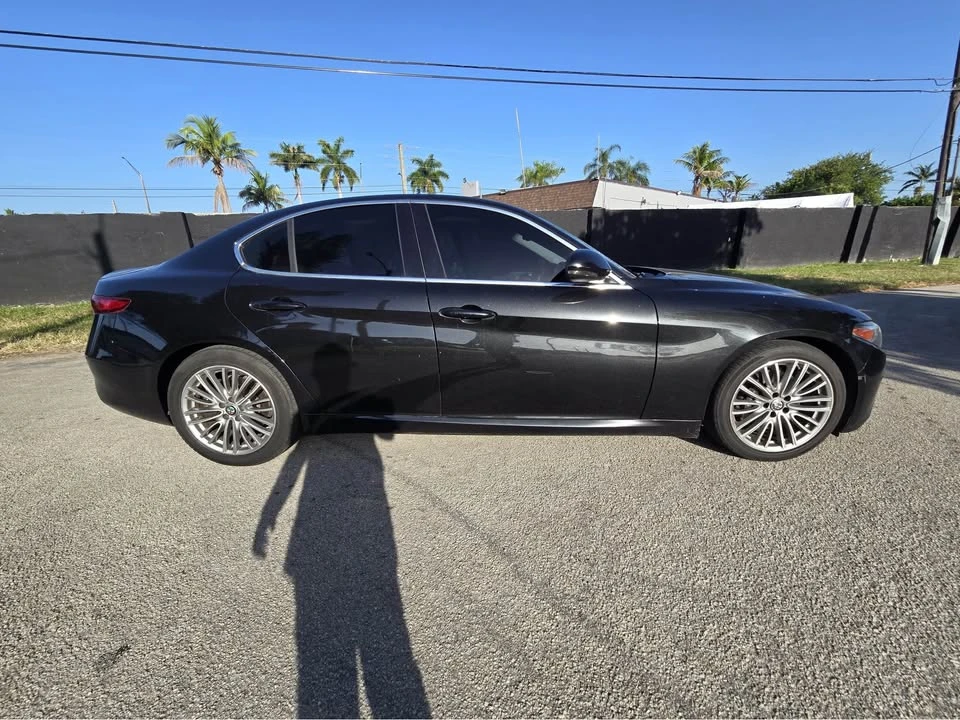 2017 Alfa Romeo Giulia - Image 4 of 11