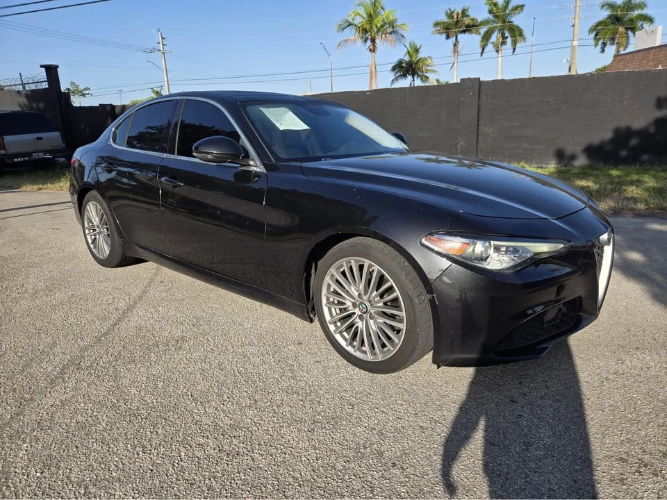 2017 Alfa Romeo Giulia - Image 7 of 11