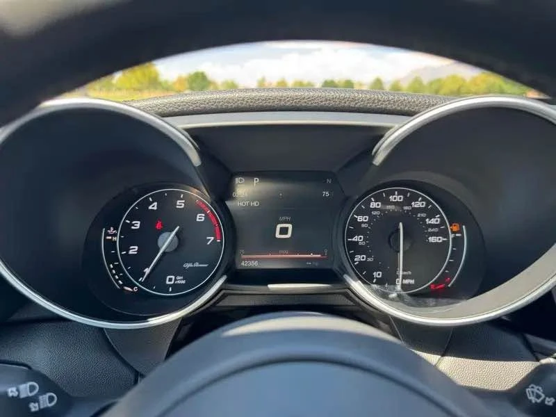 2017 Alfa Romeo Giulia - Image 14 of 17