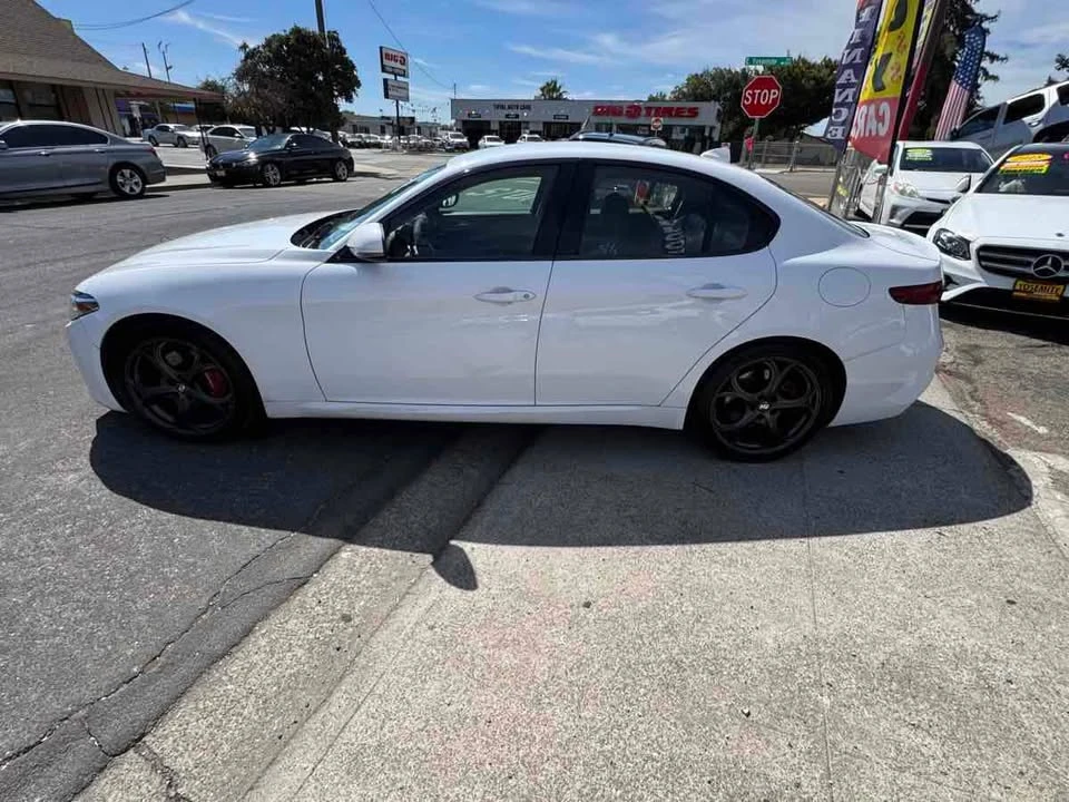 2017 Alfa Romeo Giulia - Image 4 of 17