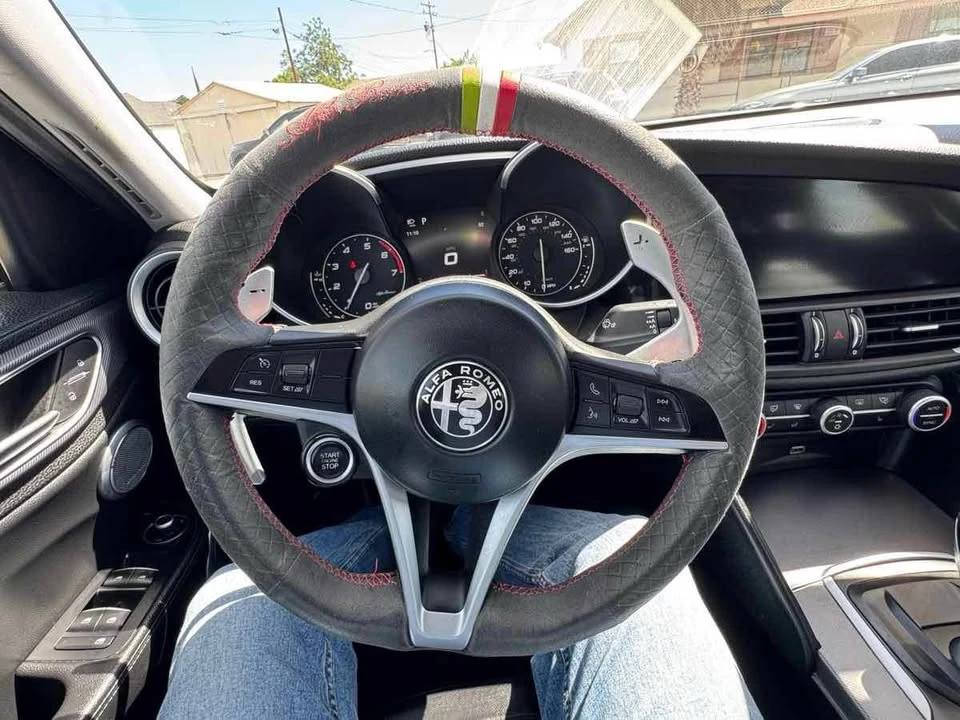 2017 Alfa Romeo Giulia - Image 16 of 17