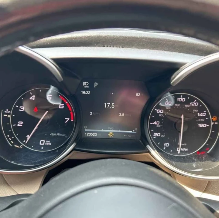 2017 Alfa Romeo Giulia - Image 11 of 12