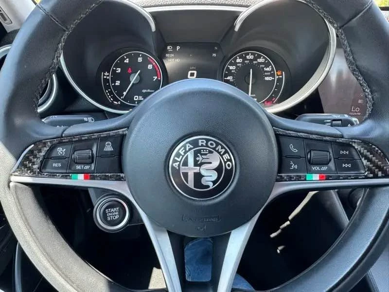 2017 Alfa Romeo Giulia - Image 15 of 17