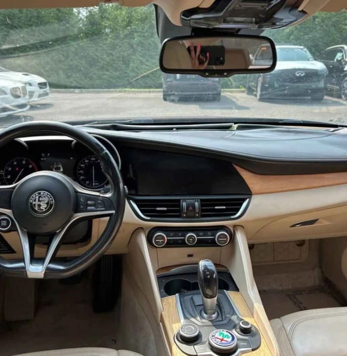 2017 Alfa Romeo Giulia - Image 10 of 12