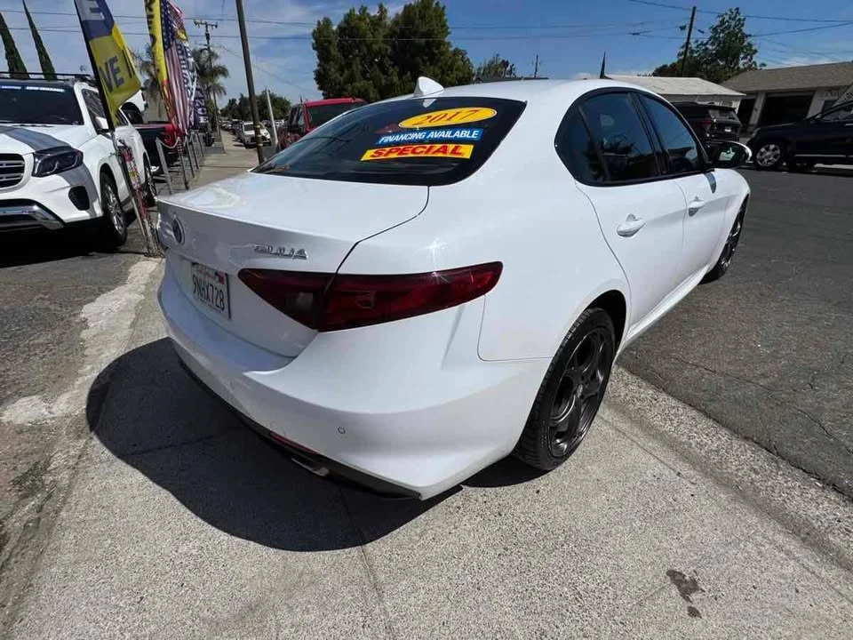 2017 Alfa Romeo Giulia - Image 7 of 17