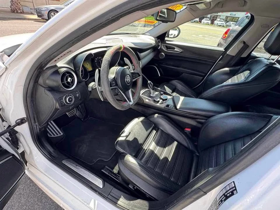 2017 Alfa Romeo Giulia - Image 11 of 17