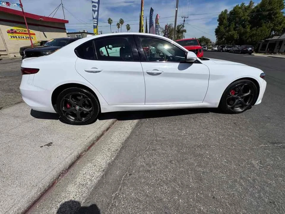 2017 Alfa Romeo Giulia - Image 8 of 17