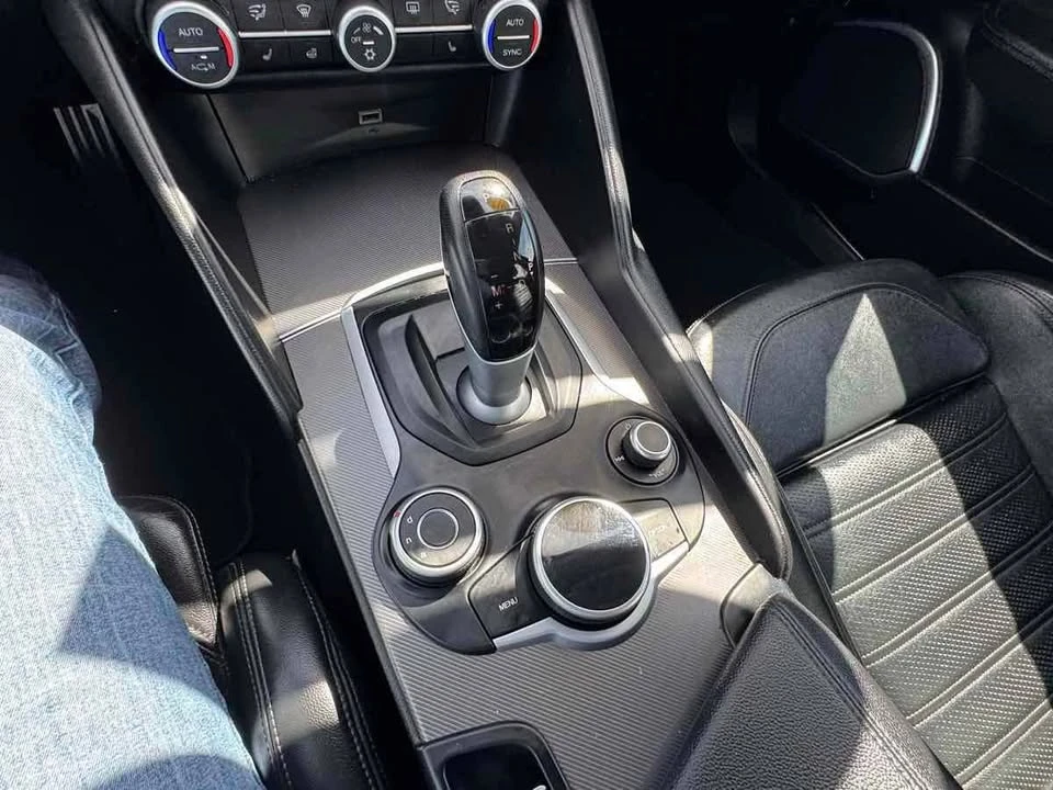 2017 Alfa Romeo Giulia - Image 15 of 17