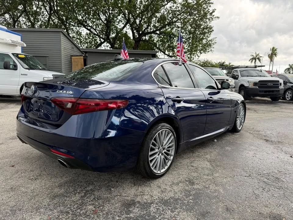 2017 Alfa Romeo Giulia - Image 5 of 15