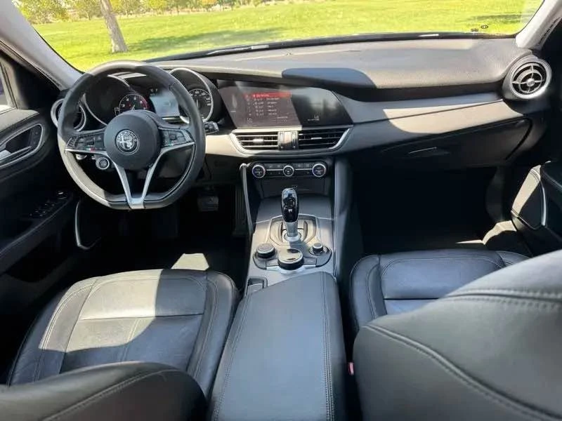 2017 Alfa Romeo Giulia - Image 11 of 17