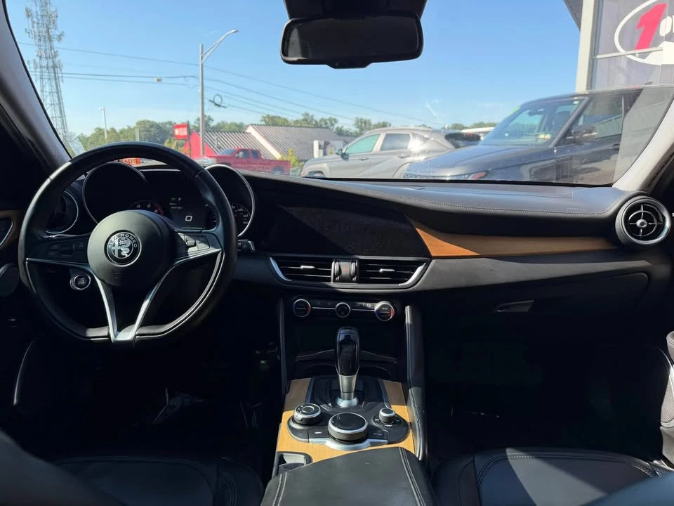 2017 Alfa Romeo Giulia - Image 16 of 20