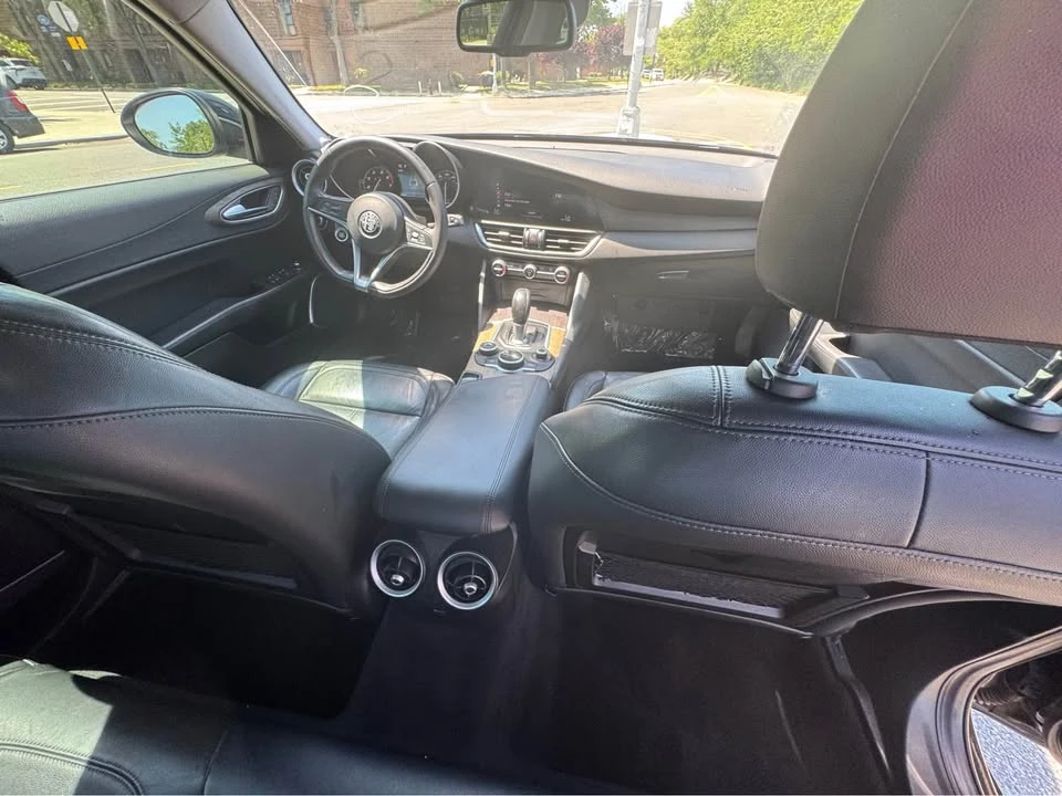 2017 Alfa Romeo Giulia - Image 10 of 17