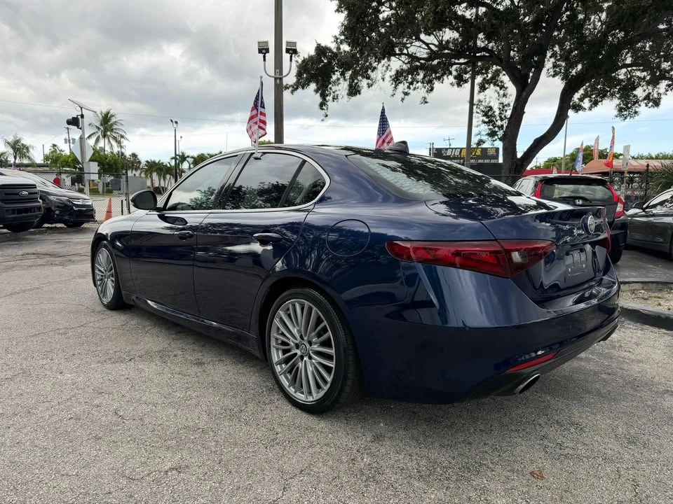 2017 Alfa Romeo Giulia - Image 7 of 15