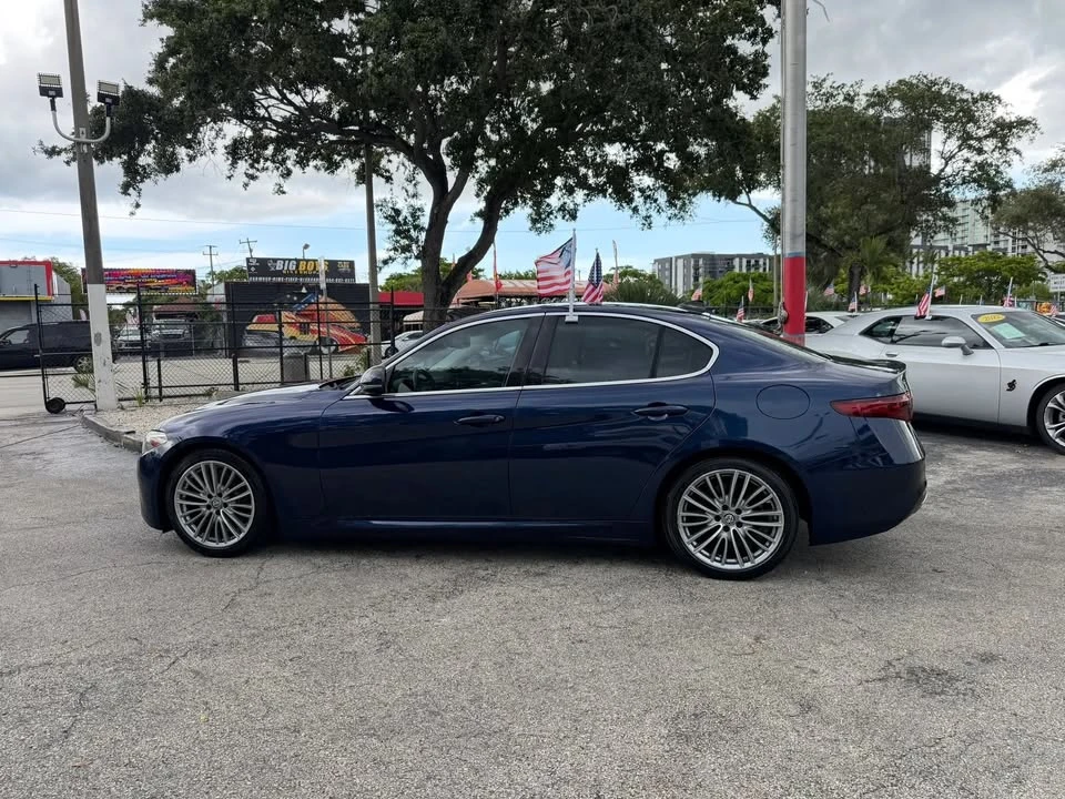 2017 Alfa Romeo Giulia - Image 8 of 15