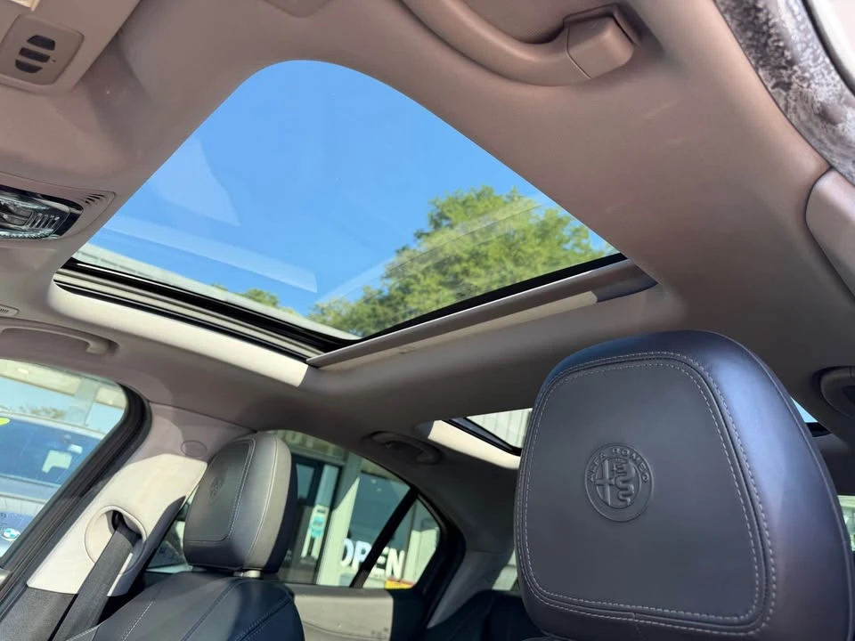 2017 Alfa Romeo Giulia - Image 11 of 20