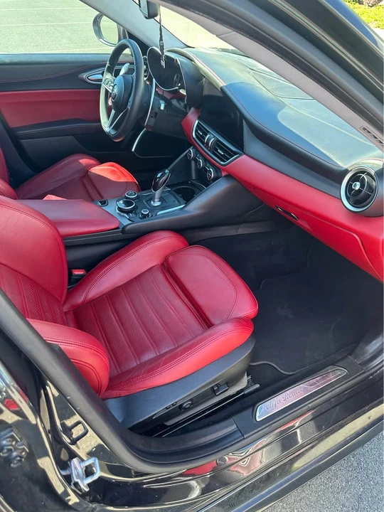 2017 Alfa Romeo Giulia - Image 9 of 13