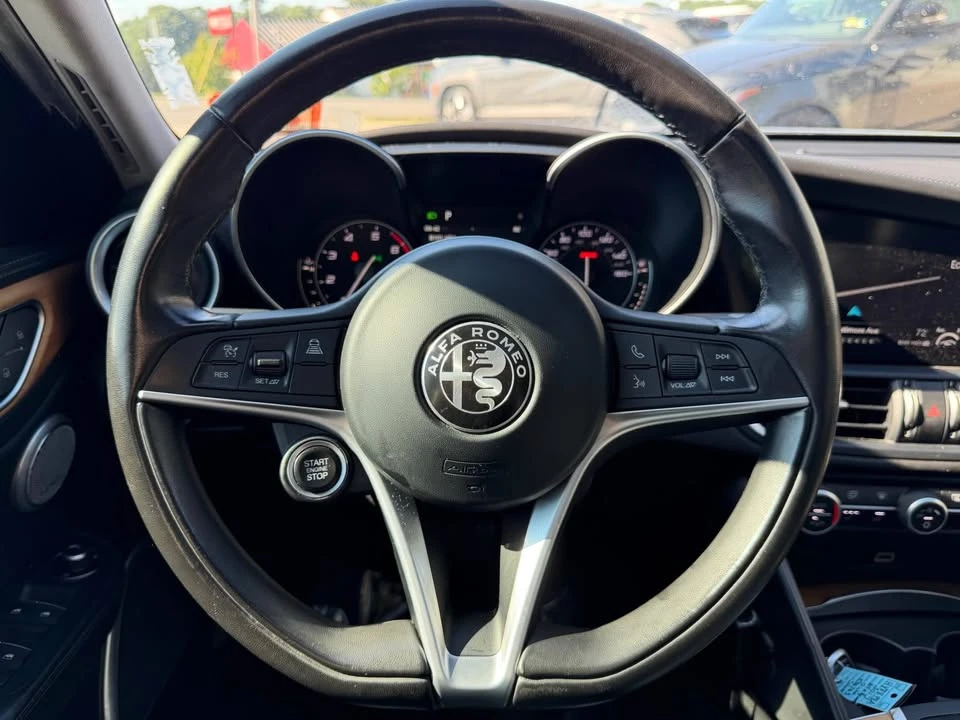 2017 Alfa Romeo Giulia - Image 19 of 20