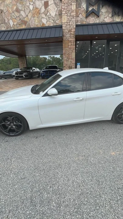 2017 Alfa Romeo Giulia - Image 4 of 11