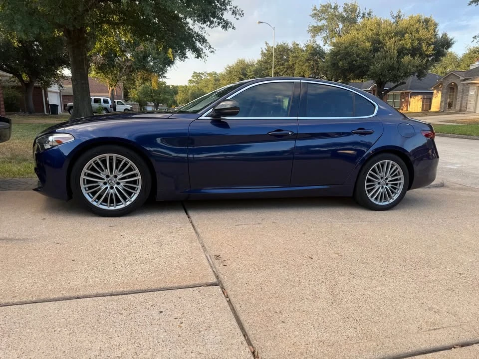 2017 Alfa Romeo Giulia - Image 11 of 14