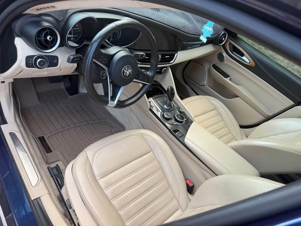 2017 Alfa Romeo Giulia - Image 13 of 14