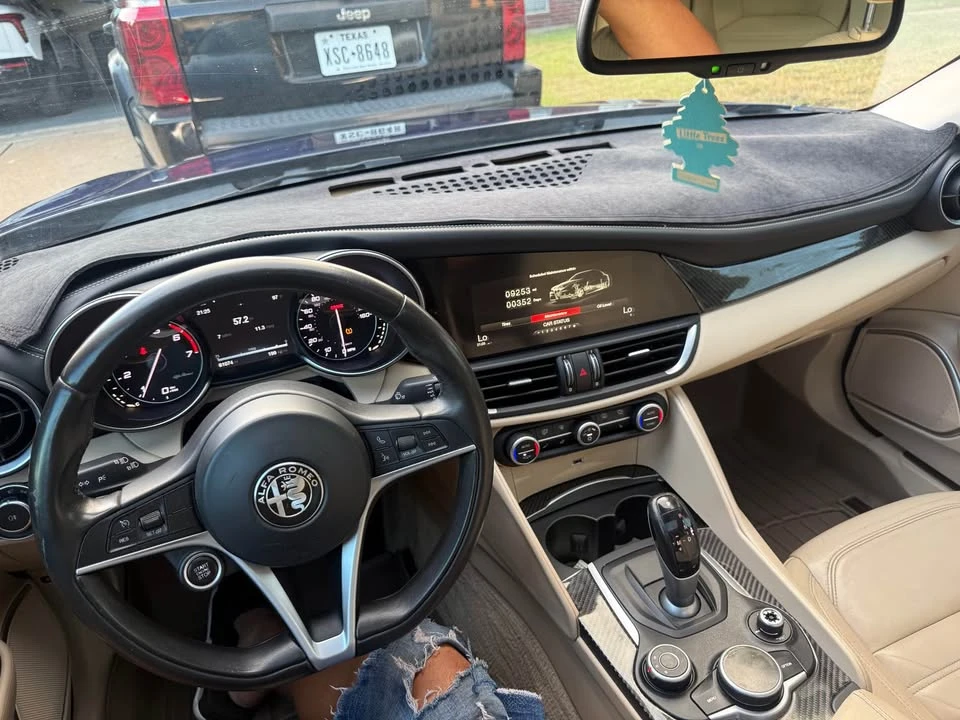 2017 Alfa Romeo Giulia - Image 10 of 14