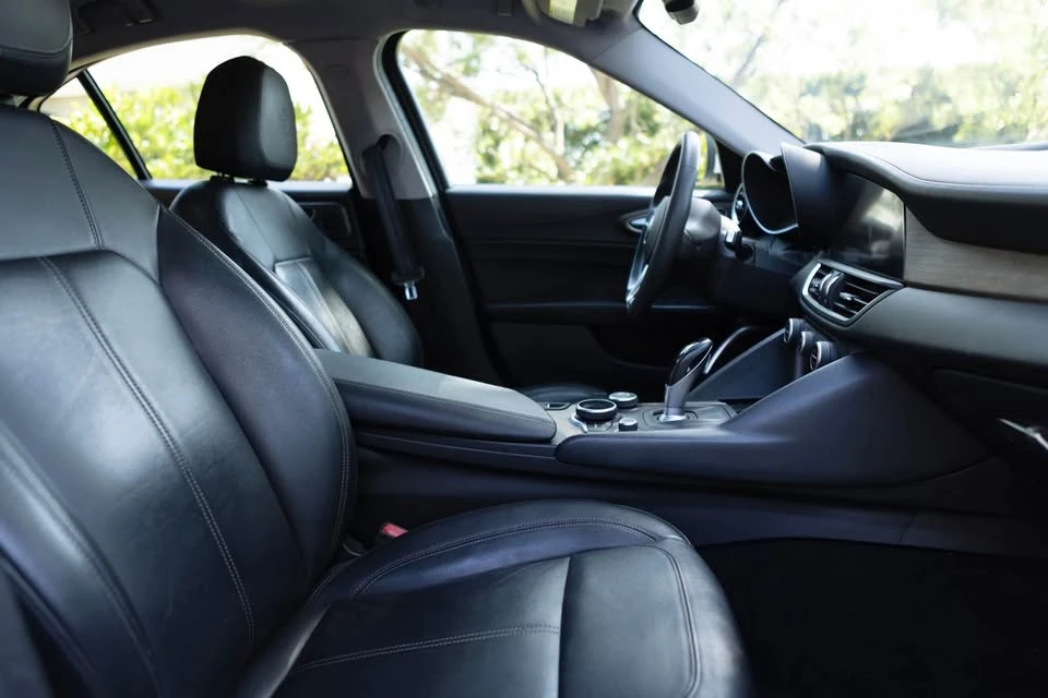 2017 Alfa Romeo Giulia - Image 7 of 9
