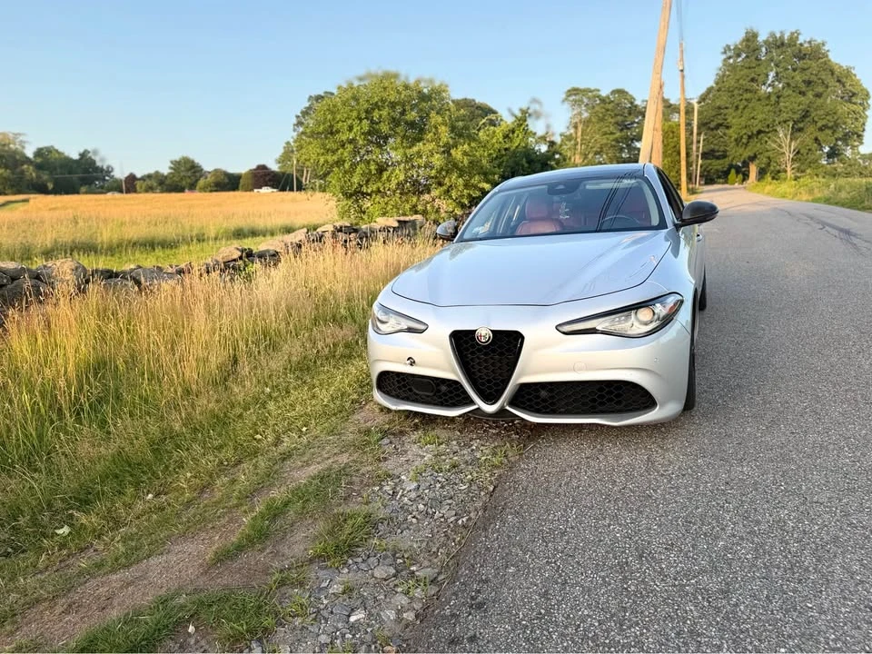 2017 Alfa Romeo Giulia - Image 5 of 10
