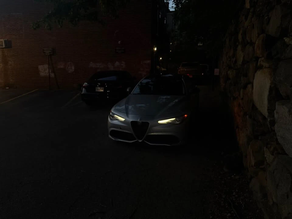 2017 Alfa Romeo Giulia - Image 9 of 10