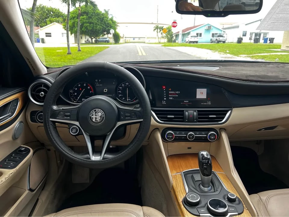 2017 Alfa Romeo Giulia - Image 7 of 11