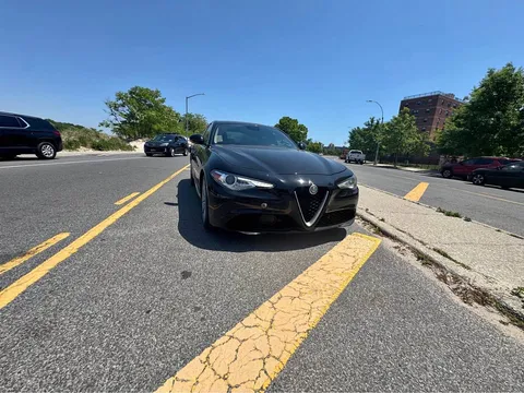 2017 Alfa Romeo Giulia Ti Sedan 4D