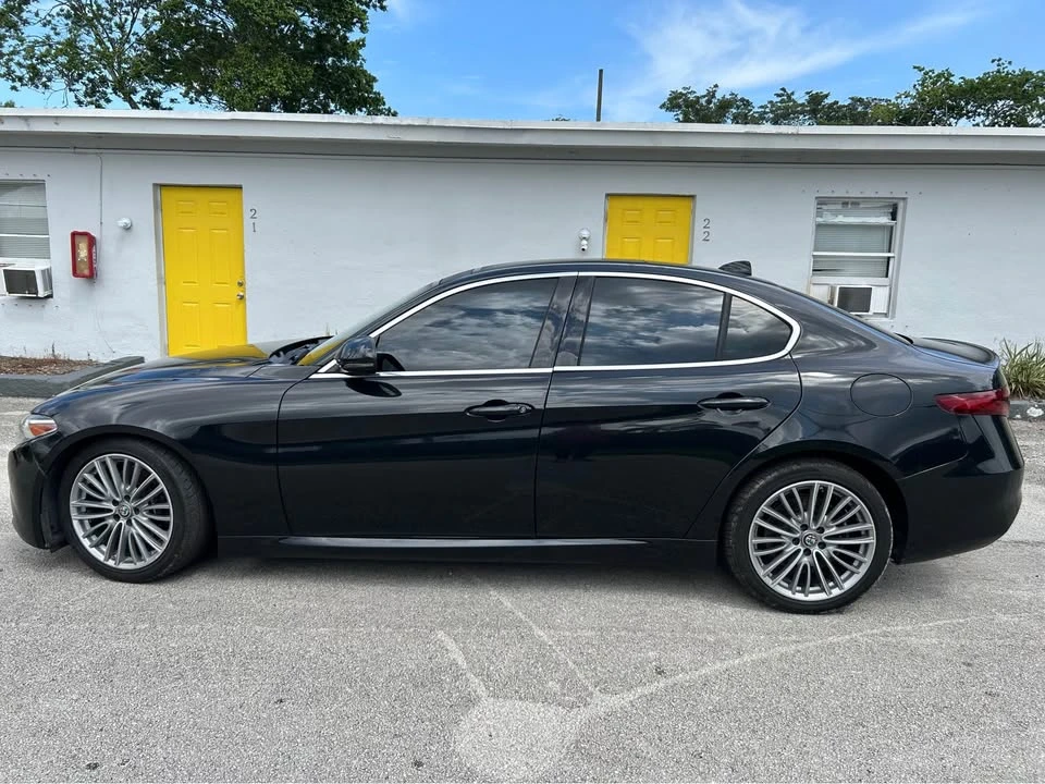 2017 Alfa Romeo Giulia - Image 8 of 10