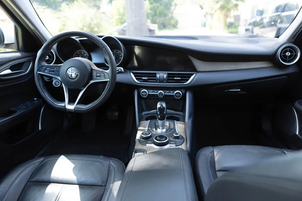 2017 Alfa Romeo Giulia - Image 6 of 9