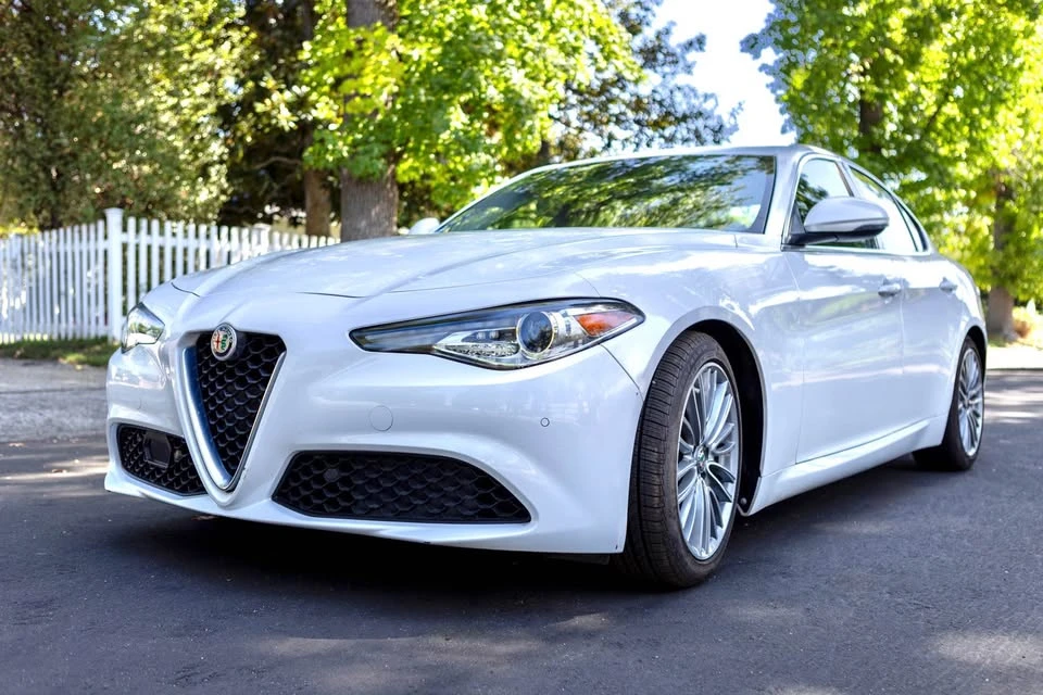 2017 Alfa Romeo Giulia - Image 5 of 9