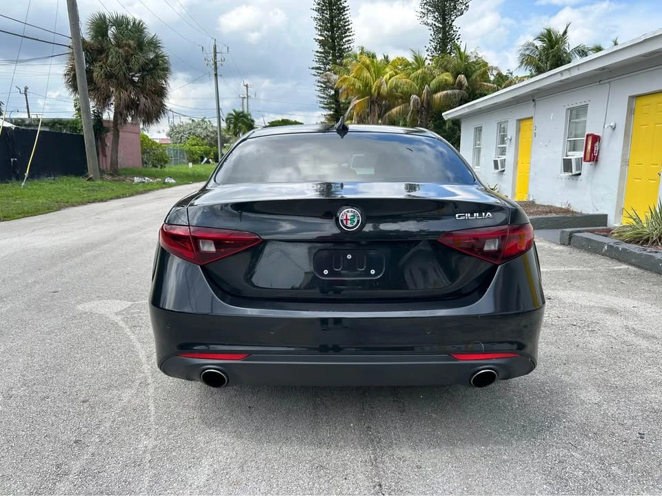 2017 Alfa Romeo Giulia - Image 6 of 10