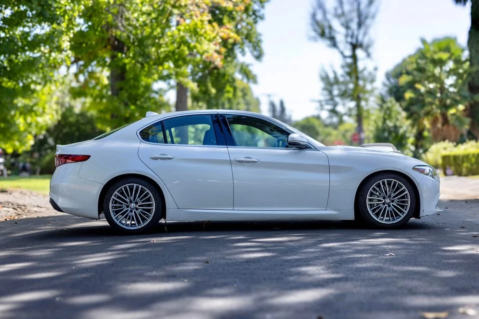 2017 Alfa Romeo Giulia - Image 2 of 9