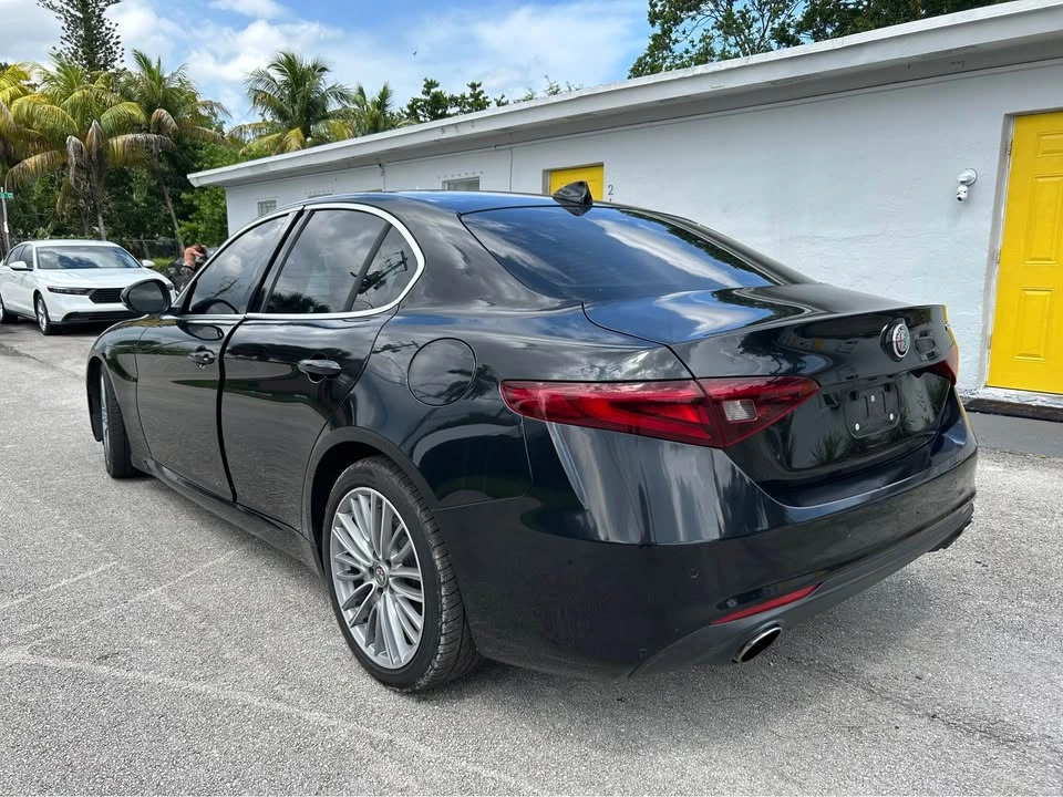 2017 Alfa Romeo Giulia - Image 7 of 10