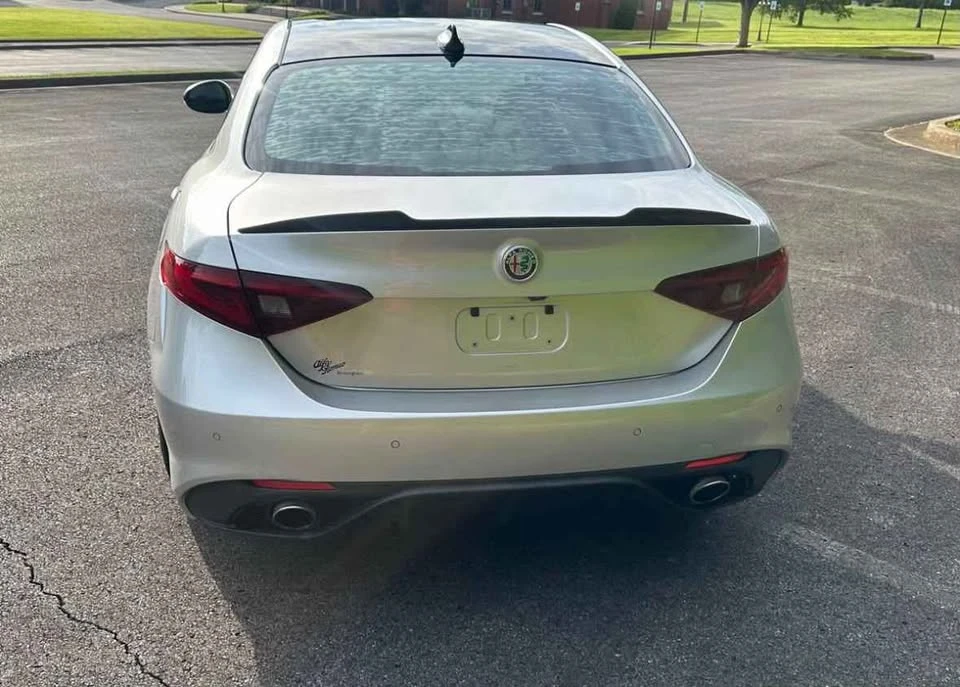 2017 Alfa Romeo Giulia - Image 5 of 8