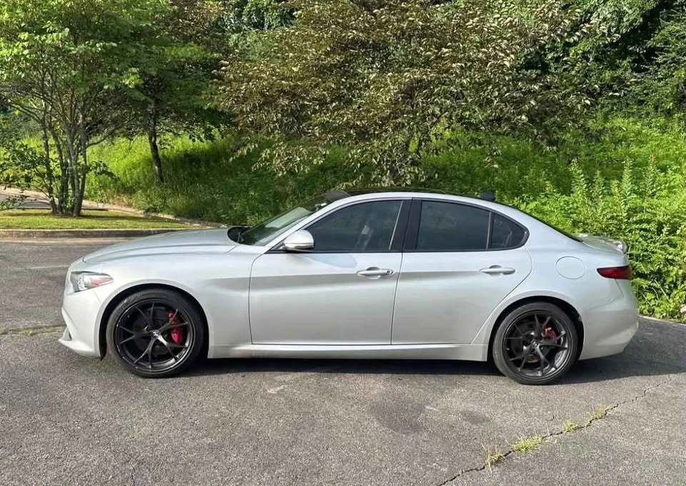 2017 Alfa Romeo Giulia - Image 6 of 8