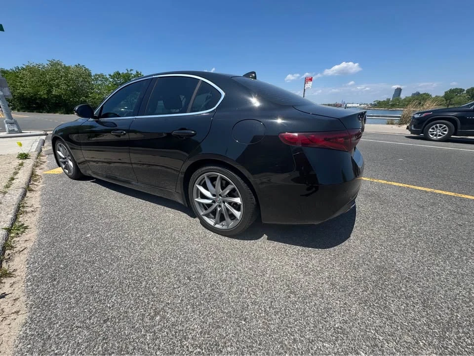 2017 Alfa Romeo Giulia - Image 7 of 16