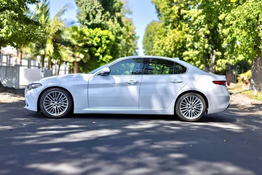 2017 Alfa Romeo Giulia Ti Sedan 4D