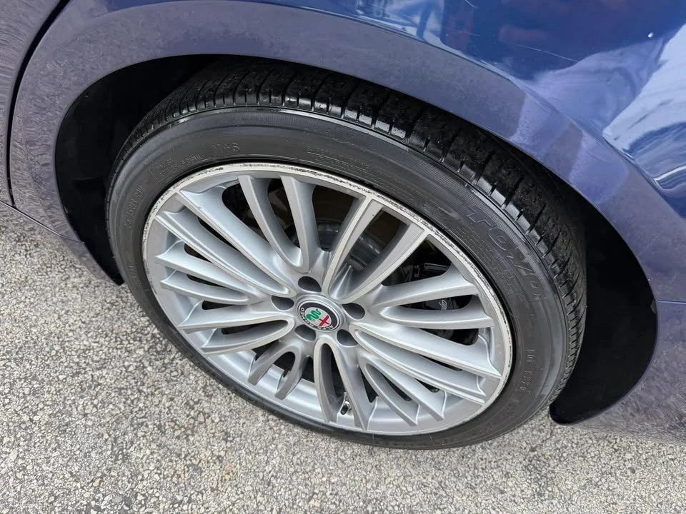 2017 Alfa Romeo Giulia - Image 15 of 17